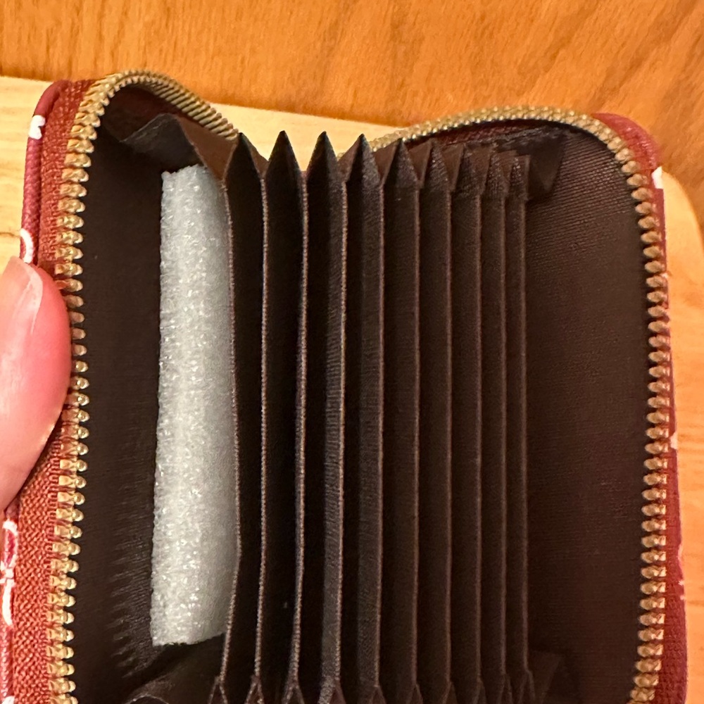 Red Bow Patterned Wallet - Picture 3 of 4